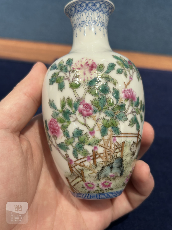 民国 珐琅彩猫迎落花薄胎瓶 - 图7